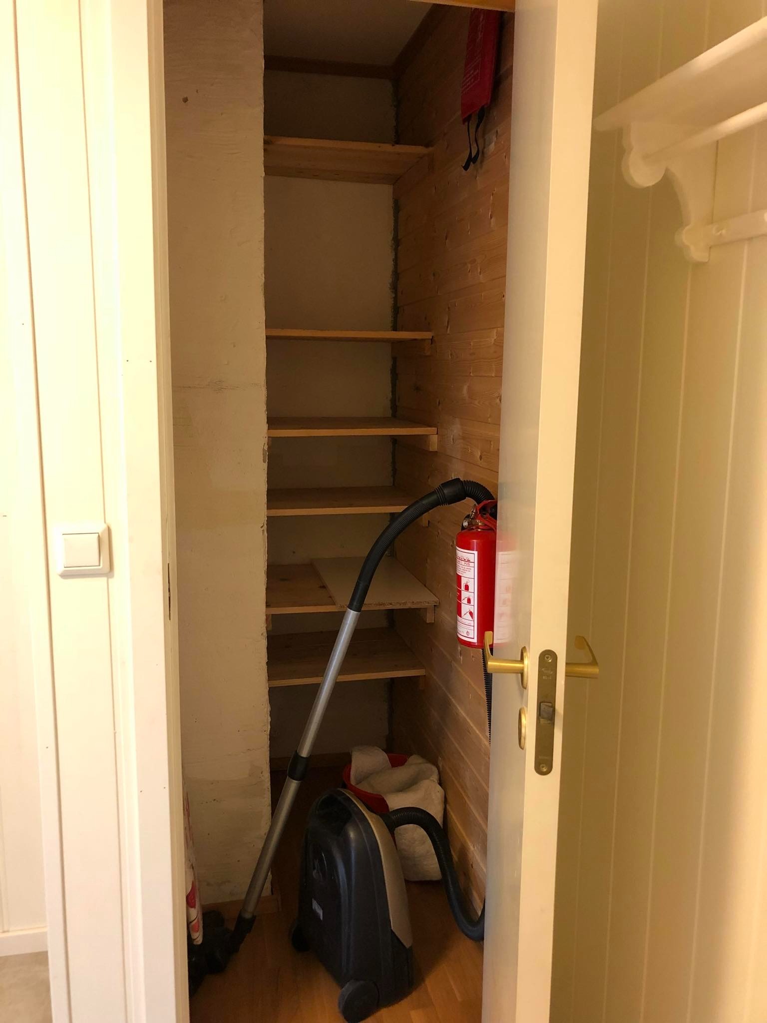 Liten bod i tilknytning til kjøkkenet